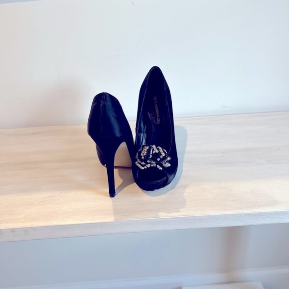 STEVE MADDEN LUXE Crown Black Satin Peep-Toe Heels - Picture 3 of 4